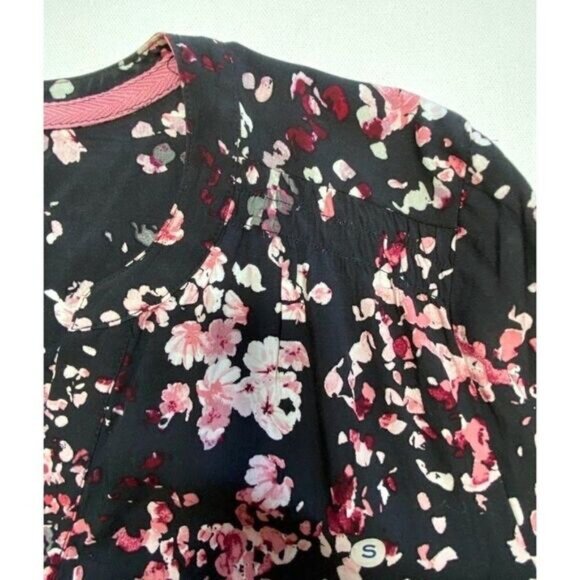 Womens BASS Split Neck Roll Tab Black Pink Floral Rayon Top Small - Picture 6 of 8
